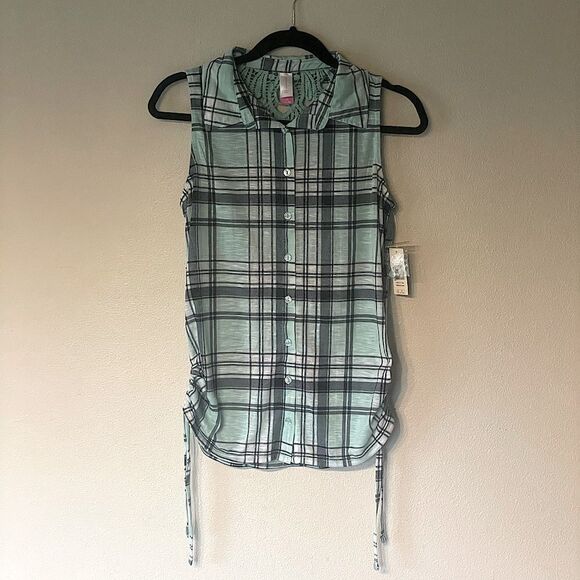 NWT! No Boundaries Plaid Sleeveless Top. Size Large. - Picture 1 of 5